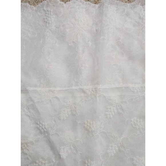 Vintage Sheer and Lace Off-White Needlepoint Grape Vine Tablecloth - Picture 2 of 9